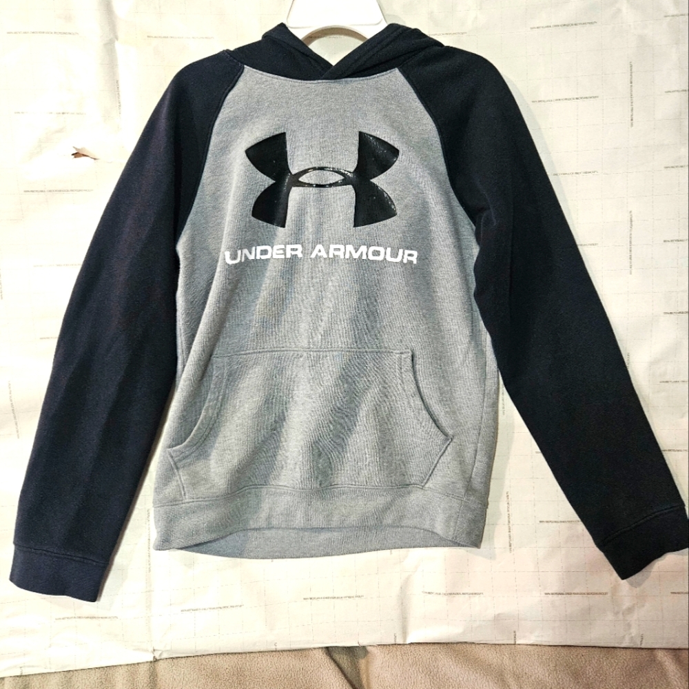Under Armour Boys Large Sweatshirt